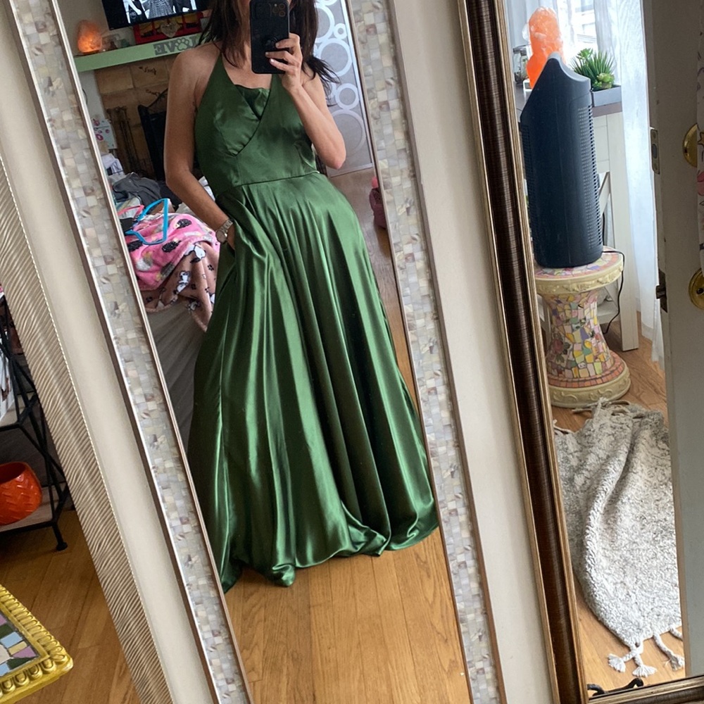 Formal Dress - Picture 7 of 8